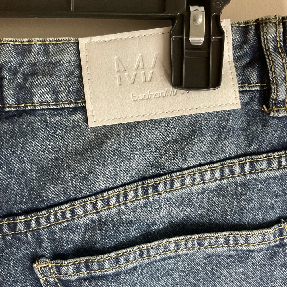 Boohoo Man Relaxed Fit Rigid Multi Rip Denim Shorts - Picture 8 of 15